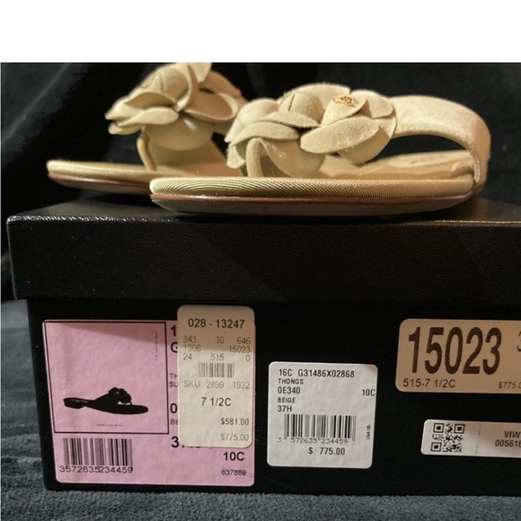 New Chanel Beige Suede Flats with CC logo & Camellia - EU 37 / US 7.5 - Picture 4 of 6